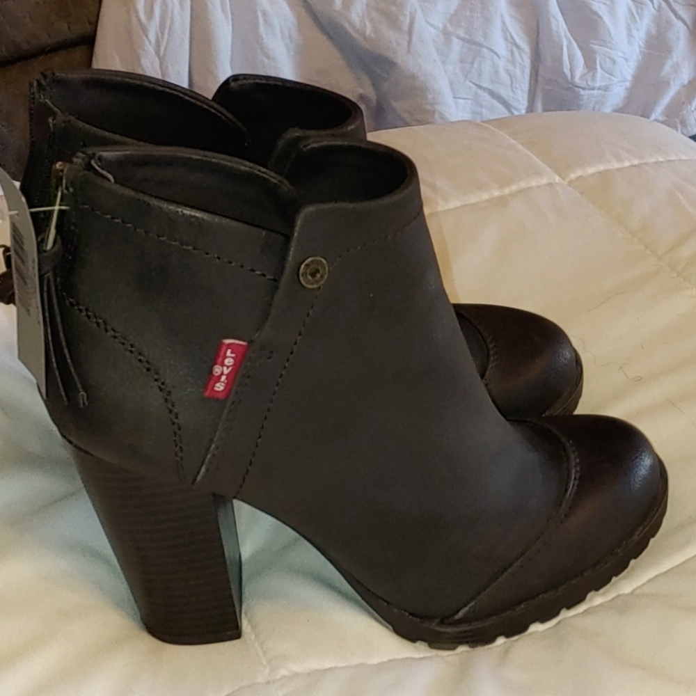 Levi's Women's Ankle Boots Dark Brown size 7